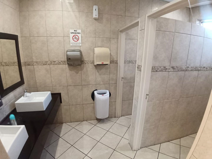 To Let Commercial Property for Rent in Royal Ascot Western Cape